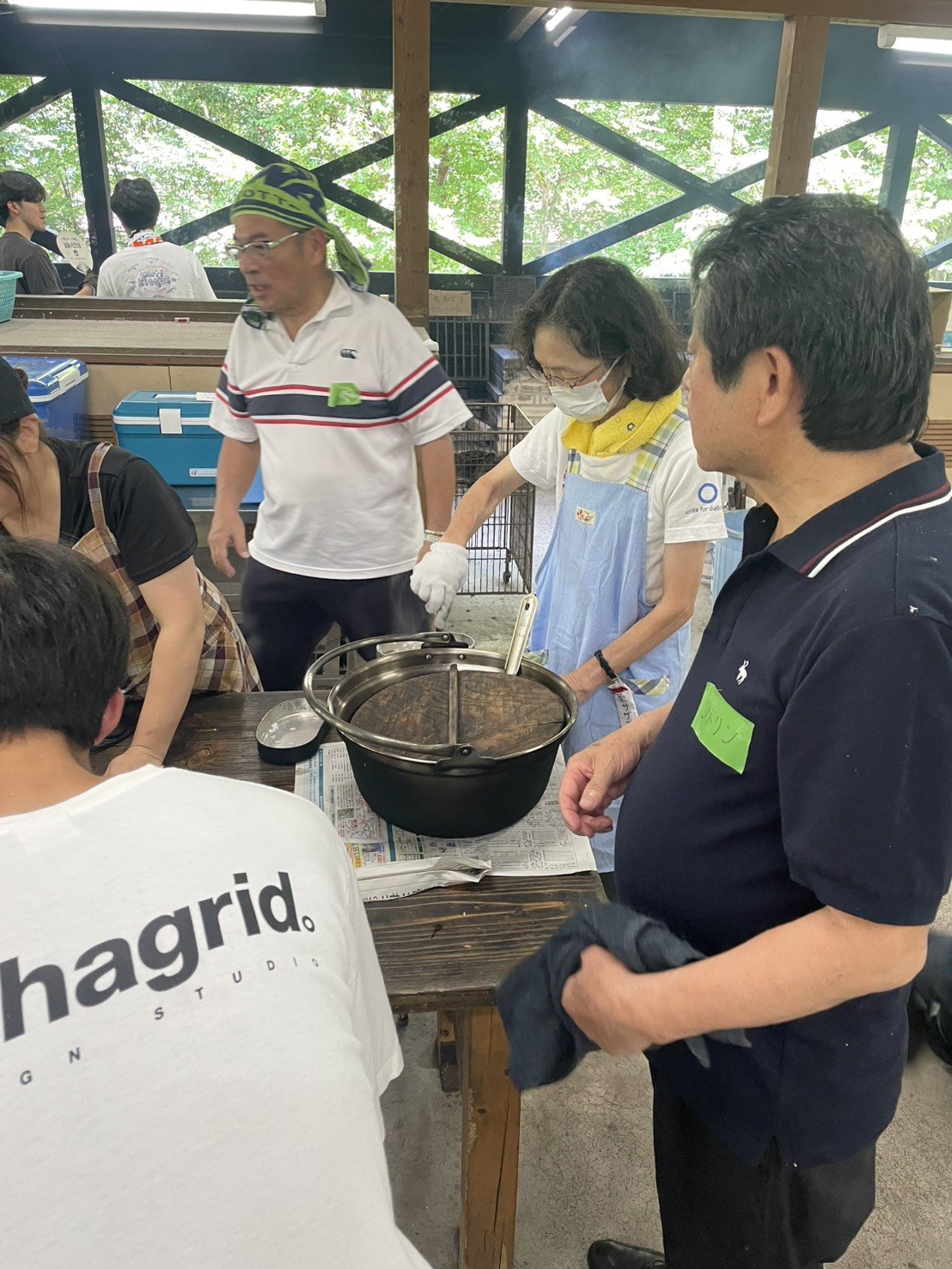 皆さんの真剣な表情が印象的です。